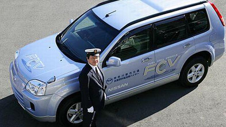 Nissan je podvojil specifično moč osnovnega niza gorivnih celic.