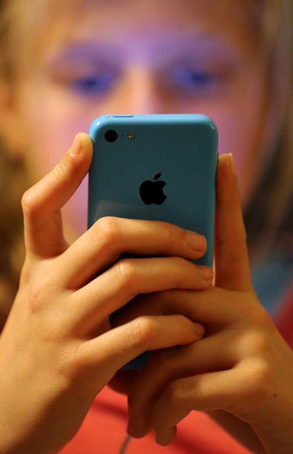 Mladi na internetu | Avtor: Profimedias