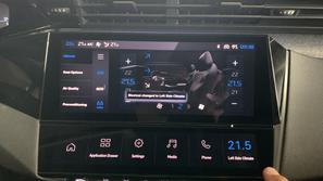 Peugeot i-toggles infotainment