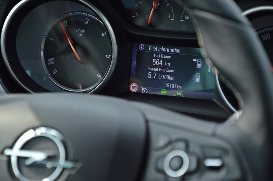 Opel astra in asistenčni sistemi | Avtor: Andrej Leban