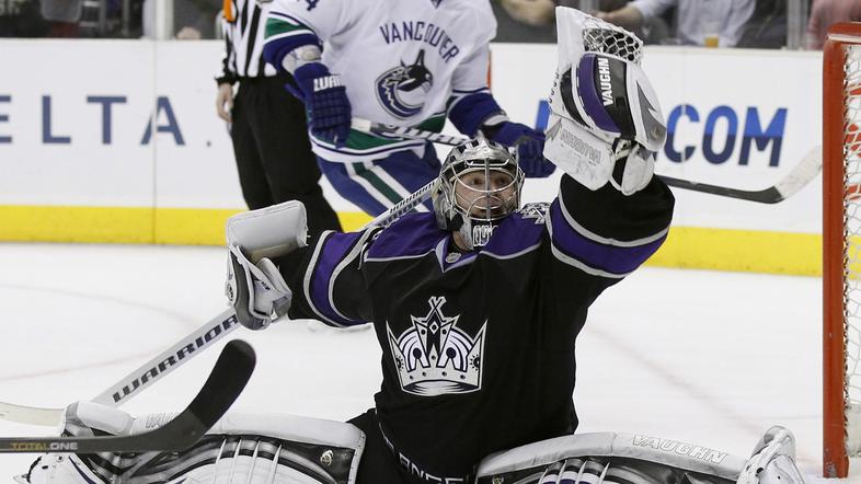 Jonathan Quick je posrkbel za nekaj spektakularnih obramb, toda poraza svoje eki