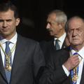 Španski kralj Juan Carlos in kronski princ Felipe na vojaški paradi, 27. decembr