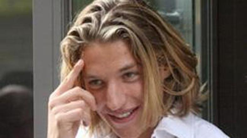 Jean Sarkozy hodi po stopinjah svojega očeta Nicolasa, predsednika republike.