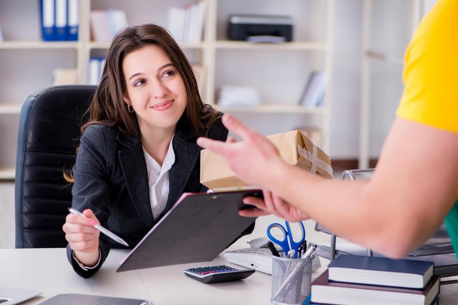 Darila, darilo, paket, dostava, pošta | Avtor: Profimedia