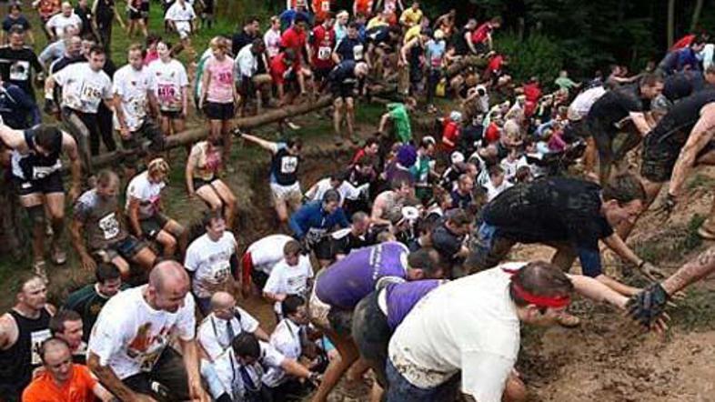 Tekmovalci so se z zahtevno progo spopadli brez pomislekov.