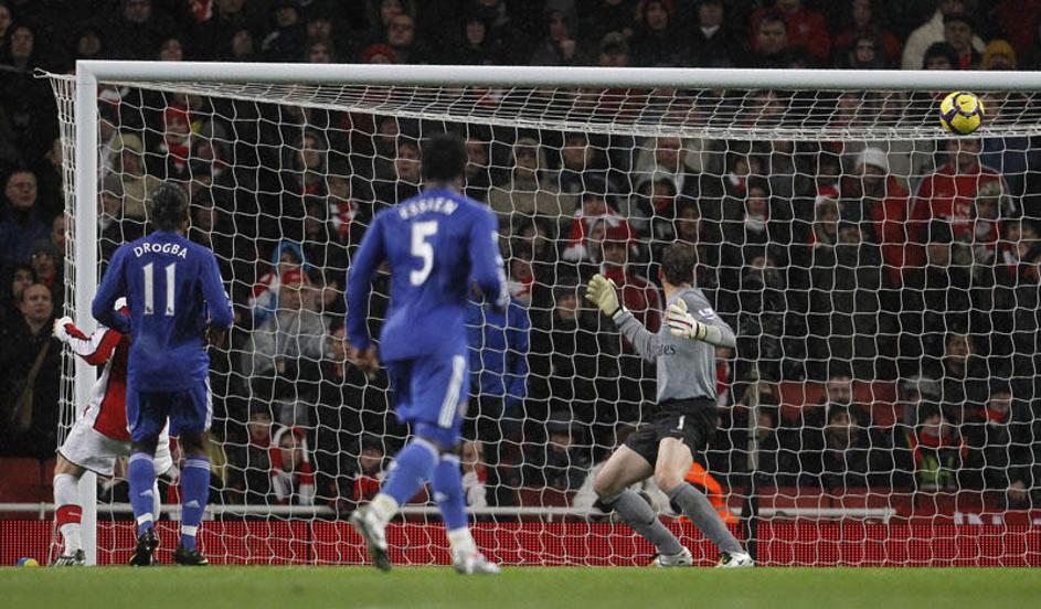 Arsenal Chelsea Didier Drogba Michael Essien Manuel Almunia