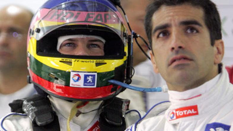 Kanadčan Jacques Villeneuve (s čelado) in Španec Marc Gene na lanski dirki v Le 