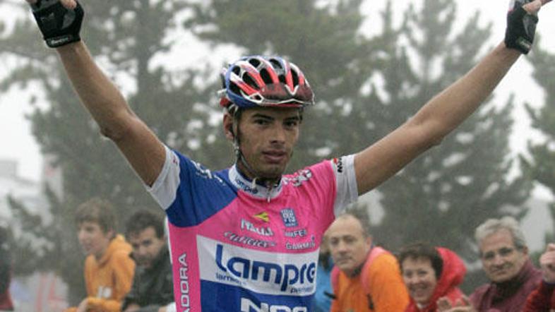 Na vrh prelaza La Rabasse je v dežju prvi prikolesaril Allesandro Ballan.