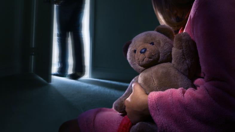 Na telefonu našli posnetke spolnih zlorab otrok