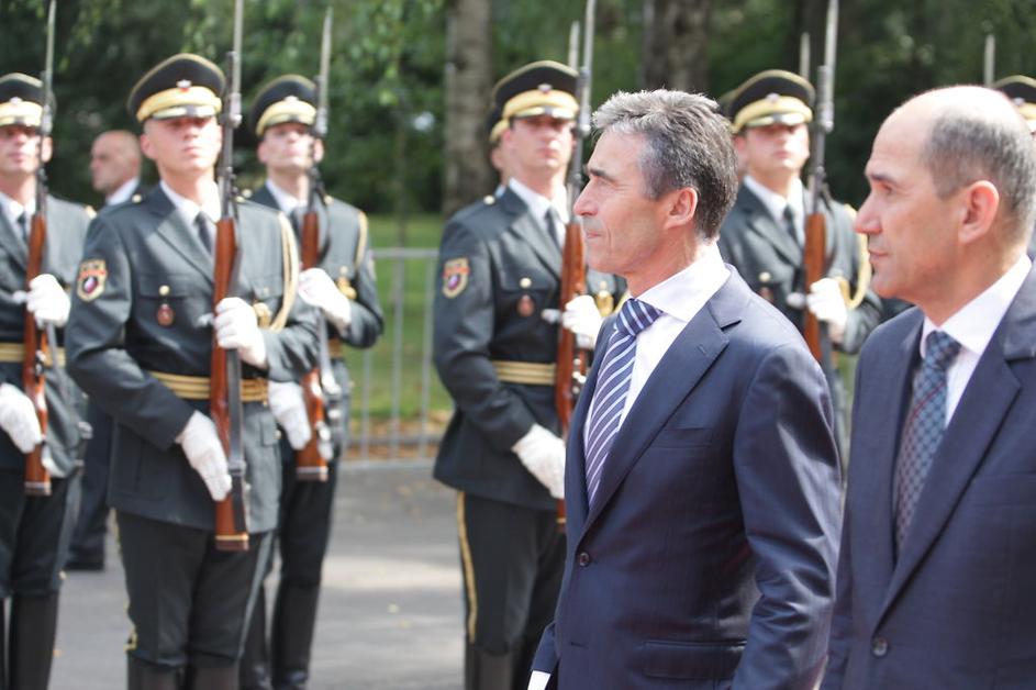 Anders Fogh Rasmussen, Janez Janša