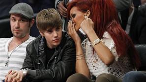 Rihanna Bieberju: "Sem s sobi 425!"