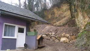 Opuščeni kamnolom, iz katerega se kotalijo kamni, ogroža Kodričevo in tudi druge