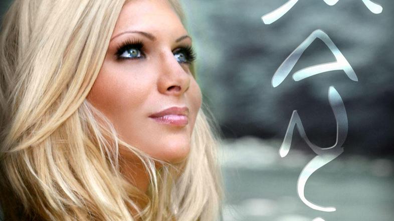 Manca Špik ima rada urejeno pričesko.