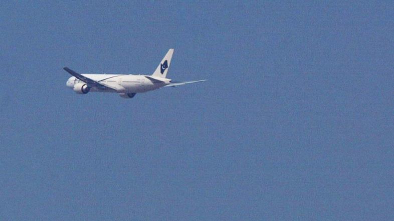 Letalo je strmoglavilo blizu ukrajinske prestolnice. Umrlo je pet ljudi. (slika 