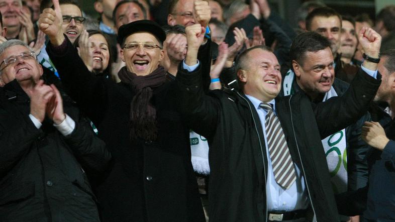 Nogometna tekma v Ljudskem vrtu je v veselju združila šolskega ministra Igorja L