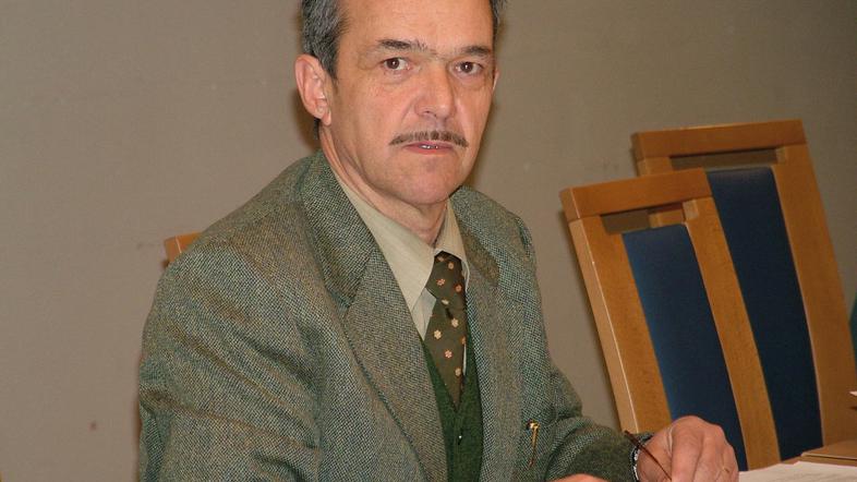 “Predvideno je tudi odpuščanje. Obseg delavcev bo takšen, da bo ustrezal zmoglji