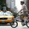 Voznik električnega kolesa v New Yorku