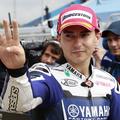 Bo Jorge Lorenzo tudi po dirki veselo mahal s štirimi prsti? (Foto: Reuters)