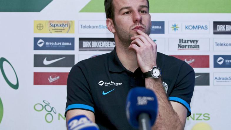 slovenska nogometna reprezentanca dres handanović