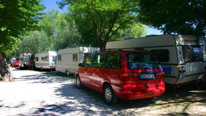 Bivalne prikolice se uvrščajo v prvega od sedmih zavarovalnih razredov. Možna st