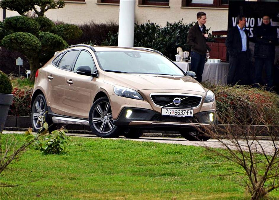 Volvo V40 cross country