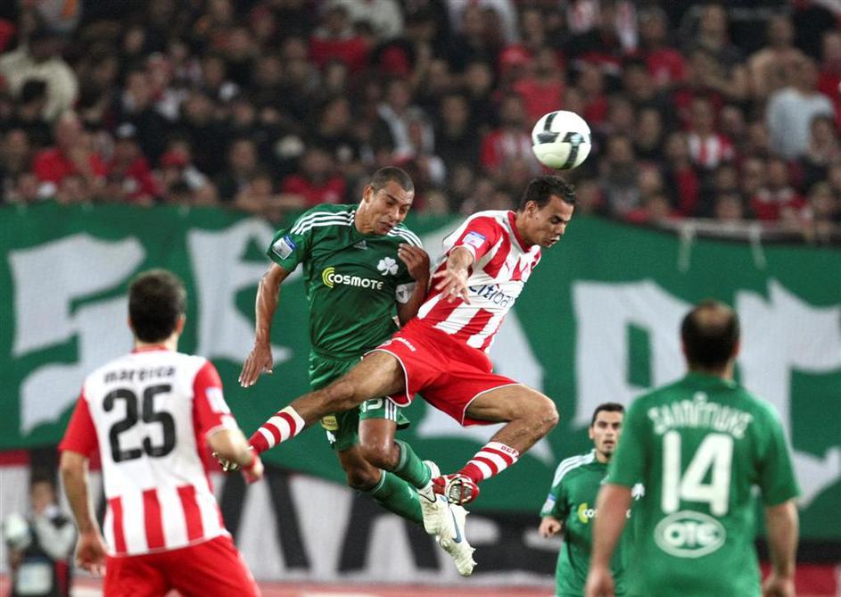 Grčija: derbi verčnih rivalov - Olympiakos : Panathinaikos