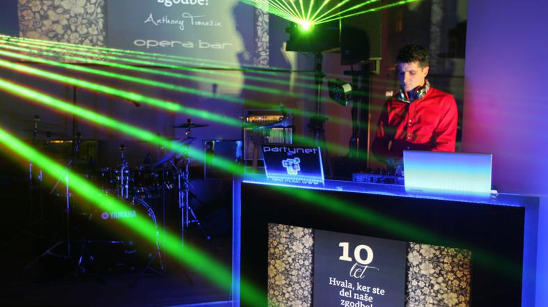 Opera bar