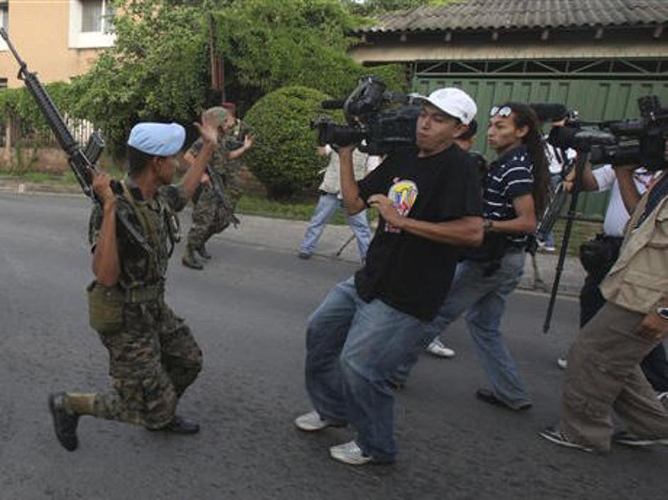 Vojska je aretirala predsednika Hondurasa.