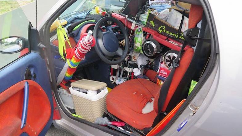 Napolnjen avto smart