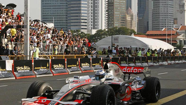 Dvakratni prvak z McLaren Mercedesom Finec Mika Häkkinen je v nedeljo v promocij