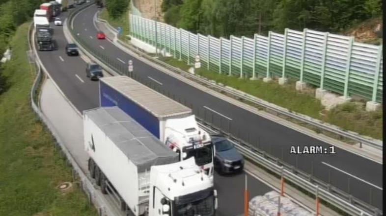 Prometna nesreča - primorska AC zastoj