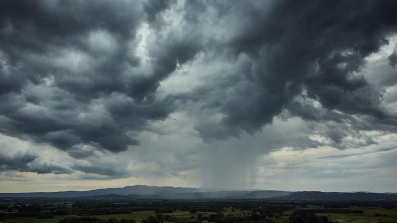 vreme nevihta neurje oblaki dež
