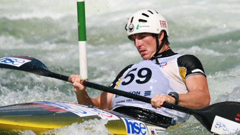 Peter Kauzer je prvi dan suvereno opravil z močno konkurenco.