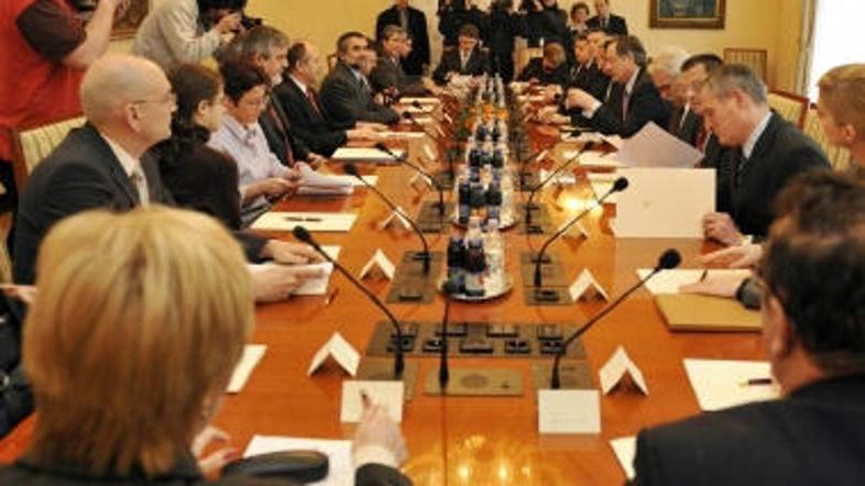 Predsednik Danilo Türk s predstavniki humanitarnih organizacij in gospodarstveni