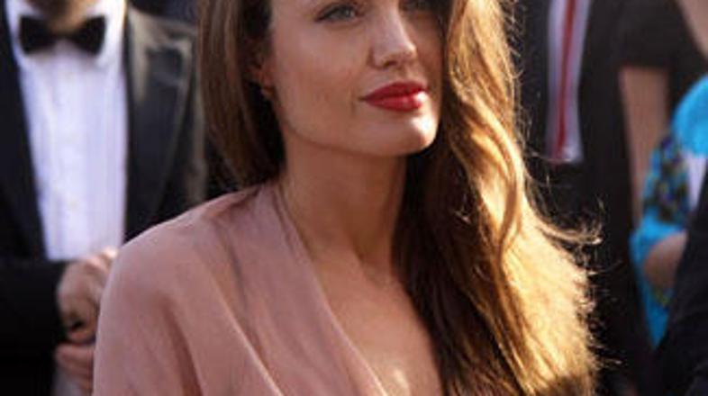 Angelina že osem let pomaga pakistanskim emigrantom.