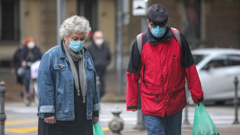 nošenje mask na prostem