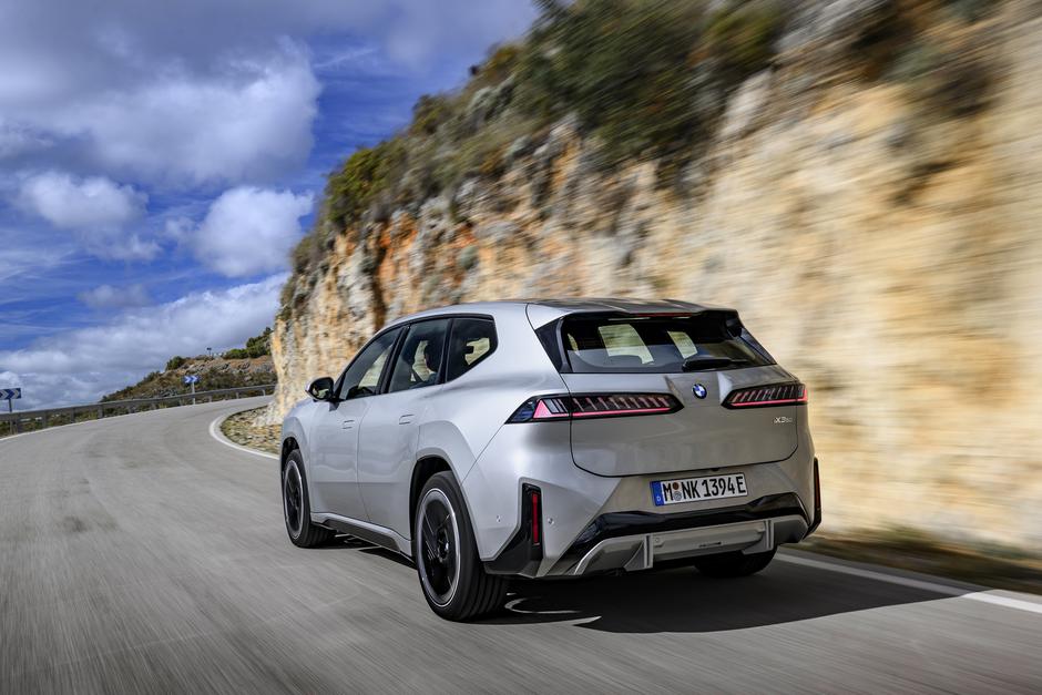 BMW iX3 50 xDrive | Avtor: BMW
