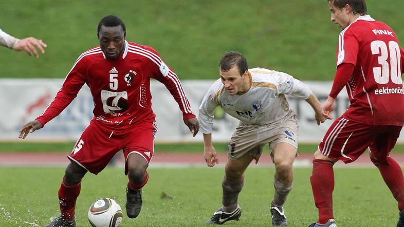 Enow Tabot bo, kot kaže, še naprej igral v Sloveniji. (Foto: www.alesfevzer.com)