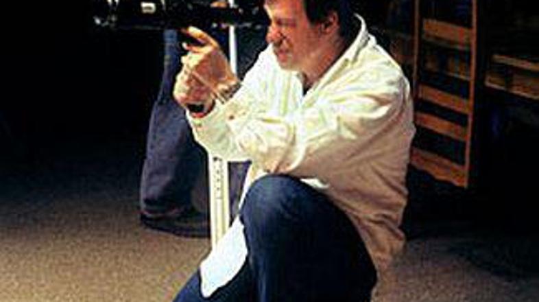 Med filmi Johna McTiernana je tudi Afera Thomasa Crowna s Pierceom Brosnanom in 