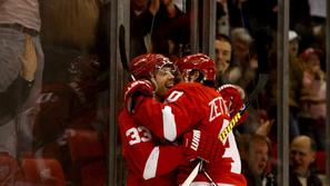 Šveda Nicklas Lidström in Henrik Zatterberg sta ukrotila Kojote. (Foto: Reuters)