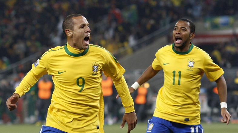 Luis Fabiano in Robinho, ki je dosegel svoj prvi gol na SP. (Foto: EPA)