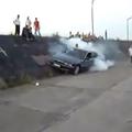 Ponesrečen burnout frajerja v BMW-ju