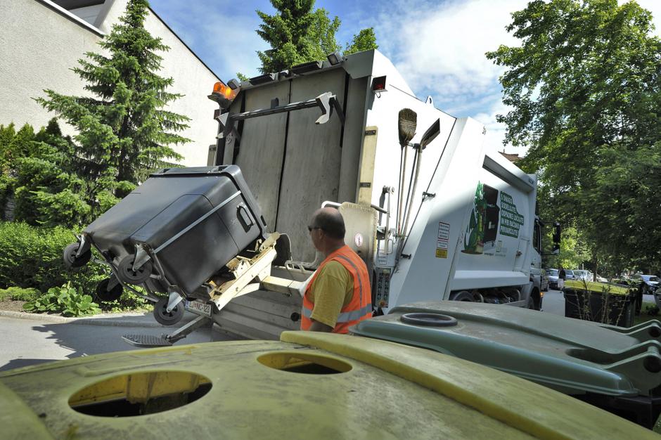 slovenija 05.06.13, Snaga, smetar, komunalni delavec, smeti, komunalni odpadki,  | Avtor: Anže Petkovšek