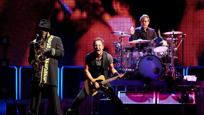 “Ta tip je zmešan ali pa vsemogočen.” Verjetno bo držalo predvsem slednje.