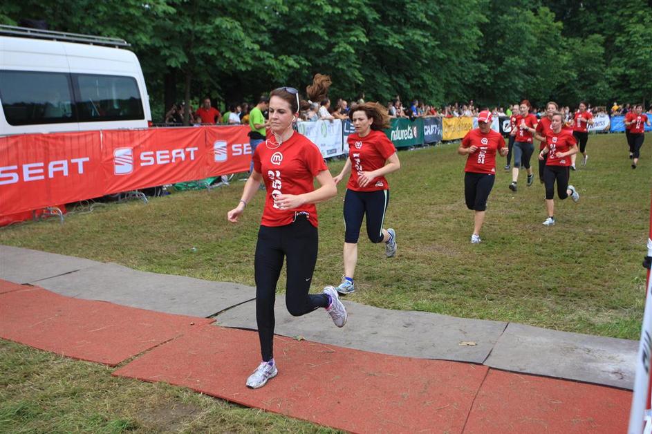 Če želite visokoresolucijsko fotografijo, nam pošljite elektronsko sporočilo na 