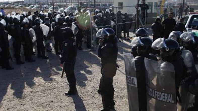 V uporu v mehiškem zaporu je življenje izgubilo 20 ljudi.