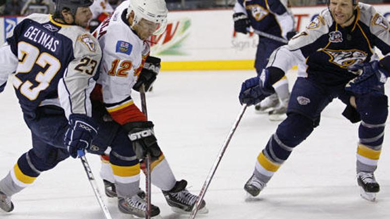 Hokejisti Calgaryja so do zmage prišli s kazenskim strelom Jaromea Iginle.