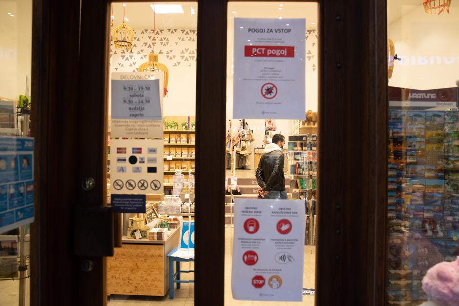 Covid-19 maske PCT | Avtor: Profimedia