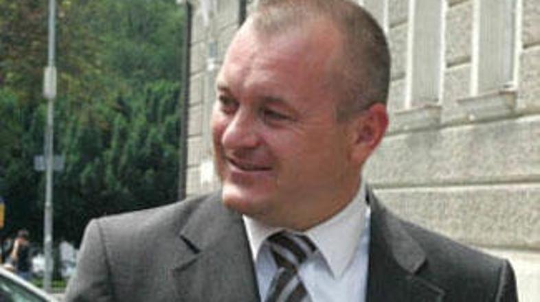 Kangler razmišlja, da bi prevzel vodenje SLS.