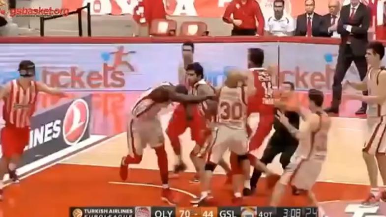 Begić Mensah-Bonsu Olympiacos Olympiakos Galatasaray pretep